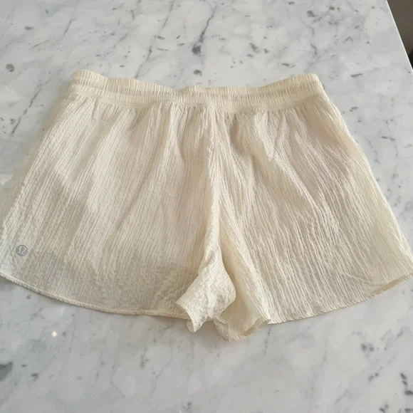 Preowned Lululemon Negative Split Textured Run Short 2.5" Cream Shorts Small - Picture 2 of 7